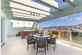 Cobertura Duplex de Luxo com Vista Mar e Jacuzzi Privativa